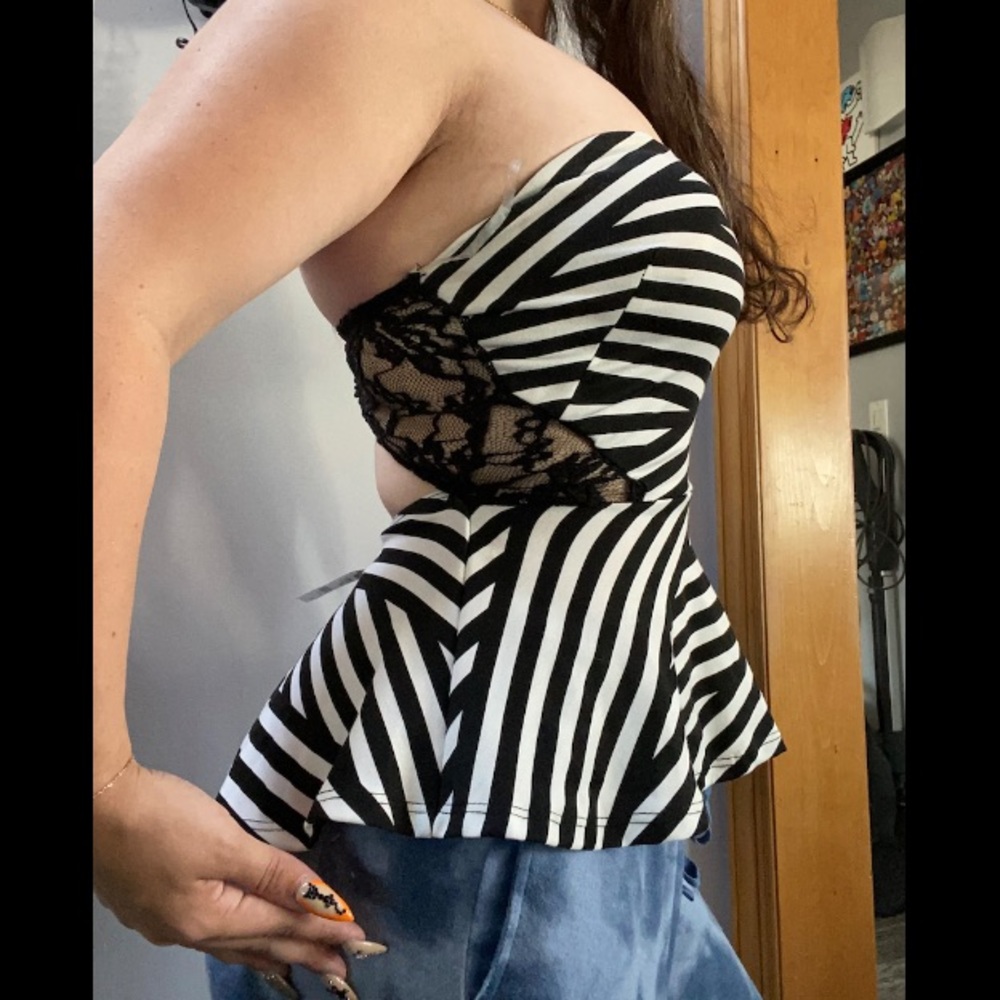 NWT- CHARLOTTE RUSSE LACE STRIPED STRAPLESS PEPLUM TOP- SIZE S - Picture 7 of 7